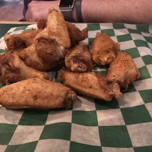 a plate of fried chicken wings