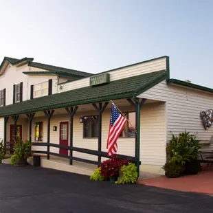 Since 2006, Beedle's Bar and Restaurant is a family owned and operated establishment in Centerville, WI.