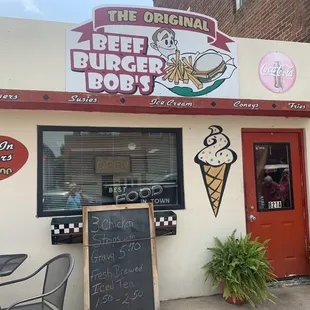 the outside of a restaurant