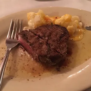 Small filet cooked to perfection with cauliflower au gratin!