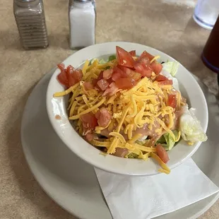 Small side salad. Biggest small side salad I've ever seen. Delicious thousand Island dressing and crisp cold ingredients.