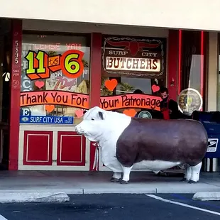 a statue of a cow