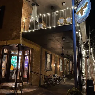 the outside of the restaurant