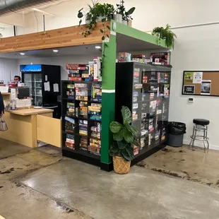 Super awesome place great customer service can't wait to come back plenty of good local beers on top