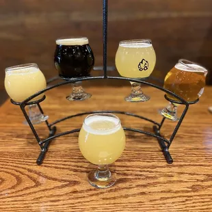 Flight (left to right): Can I Kveik it? * Pearl City Porter * Abas * Summer Soaker * Manguro (bottom most beer)
