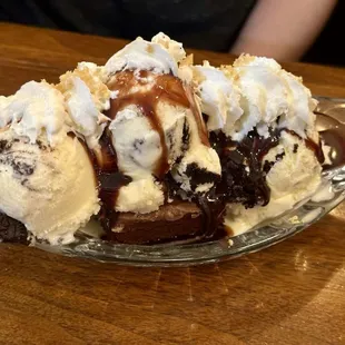 Ice cream sundae