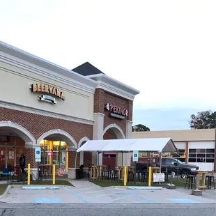 the outside of the restaurant