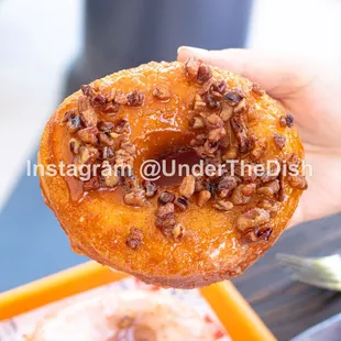 Who&apos;s that pecan in my window donut