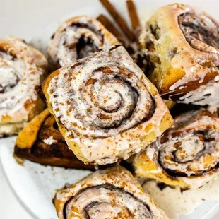 a plate of cinnamon rolls