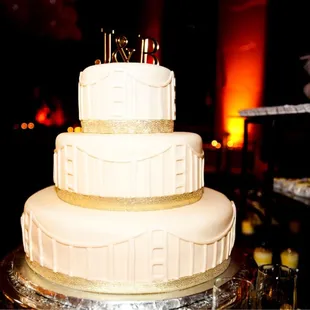 1920&apos;s Art Deco / SF / Golden gate bridge themed wedding cake