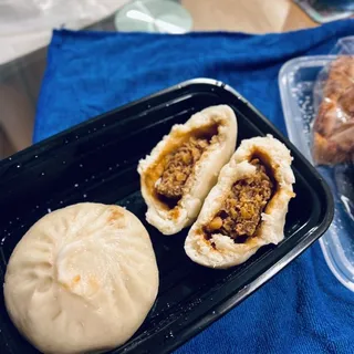 Steam Marinated Pork Bun with Vegetables