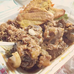Oxtail dinner with rice &amp; beans and fried plantains! It was delicious, even my picky husband loved it!
