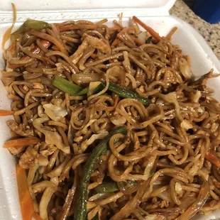 Chicken Lo Mein