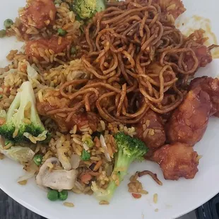 General Tsos chicken with veg rice, plain lo mein