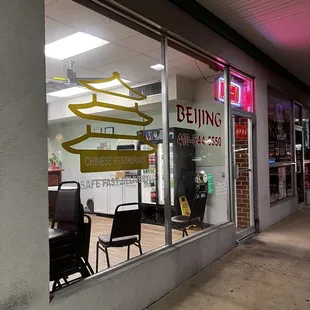 the outside of the restaurant