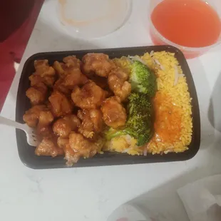 General tso chicken combo platter