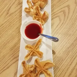 Crab Rangoon serving with sweet and sour source