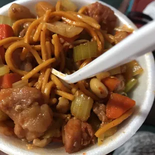 King Pao bowl with chow mein