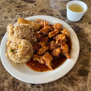 1. L9. General Tso&apos;s Chicken Lunch Special
