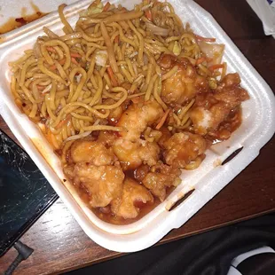 General Tso&apos;s chicken lunch special...not spicy but yummy