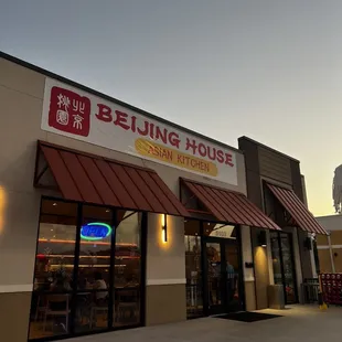 the outside of the restaurant