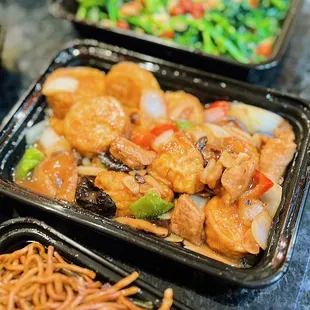 chicken wings and fried chicken, food