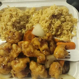 The general tsos is crispy and not soggy. Delicious.