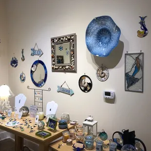 Coastal gifts and decor