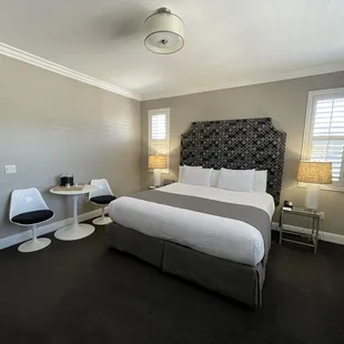 Love their pillows and bedding! Very comparable to high end luxury hotels.