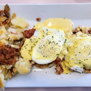Eggs Mulligan (corned beef hash Benedict)