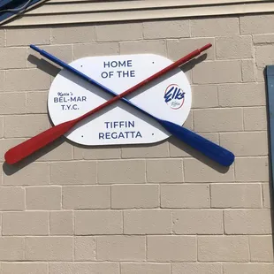 a sign with two paddles on it