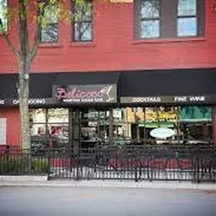 street-side cafe style seating