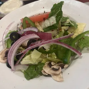 Side salad with mushrooms, nice surprise