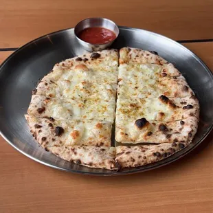 cheese bread and marinara sauce