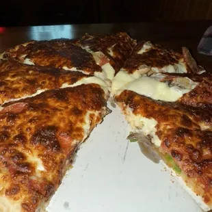 1/26/2025 Deluxe Pizza with extra cheese on top... one of the best we've had a Bell's in years!!!