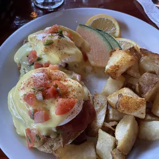 Carnitas Benedict