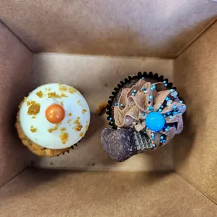 Classic carrot cake and chocolate chocolate mini cupcakes