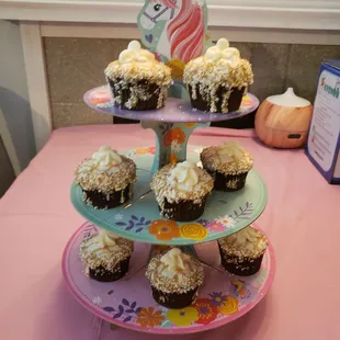 White chocolate caramel mocha cupcakes.