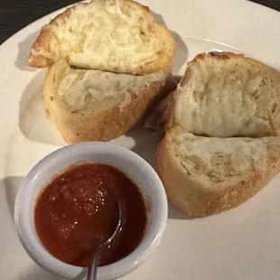 Free garlic bread with marinara