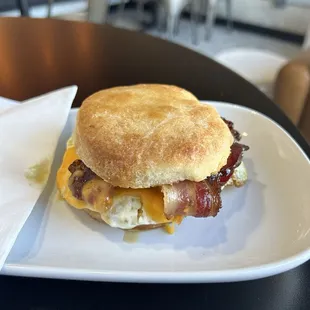 Cheddar bacon Sammie
