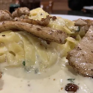 Fettuccini alfredo with chicken
