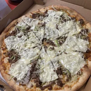 Look at this mess!! They used sliced cheese and didn&apos;t even have sense enough to cover the entire pizza.