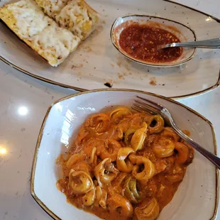 Tortellini Bolognase and Garlic Bread with Cheese