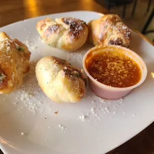 Garlic knots on the house, fresh out of the oven. 4 stars