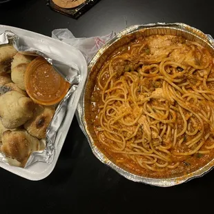 Garlic Knots &amp; Spaghetti Bolognese