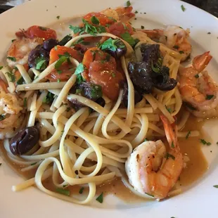 Very good linguini with shrimp.
