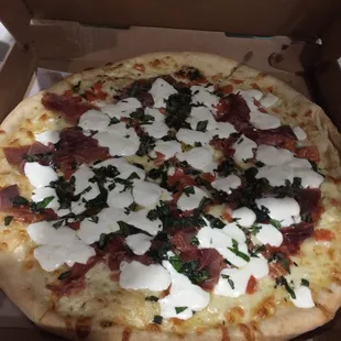 Caprese pizza
