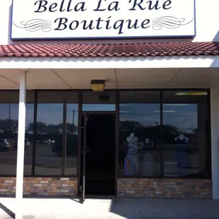 Friendly atmosphere where a girl can have some fun! Harbor Oaks Shopping Center near Panjo&apos;s Pizza and Snap Fitness.