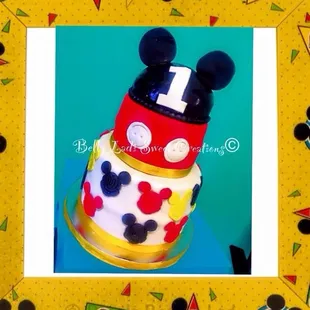a mickey mouse cake