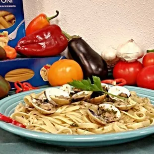 a plate of pasta and vegetables